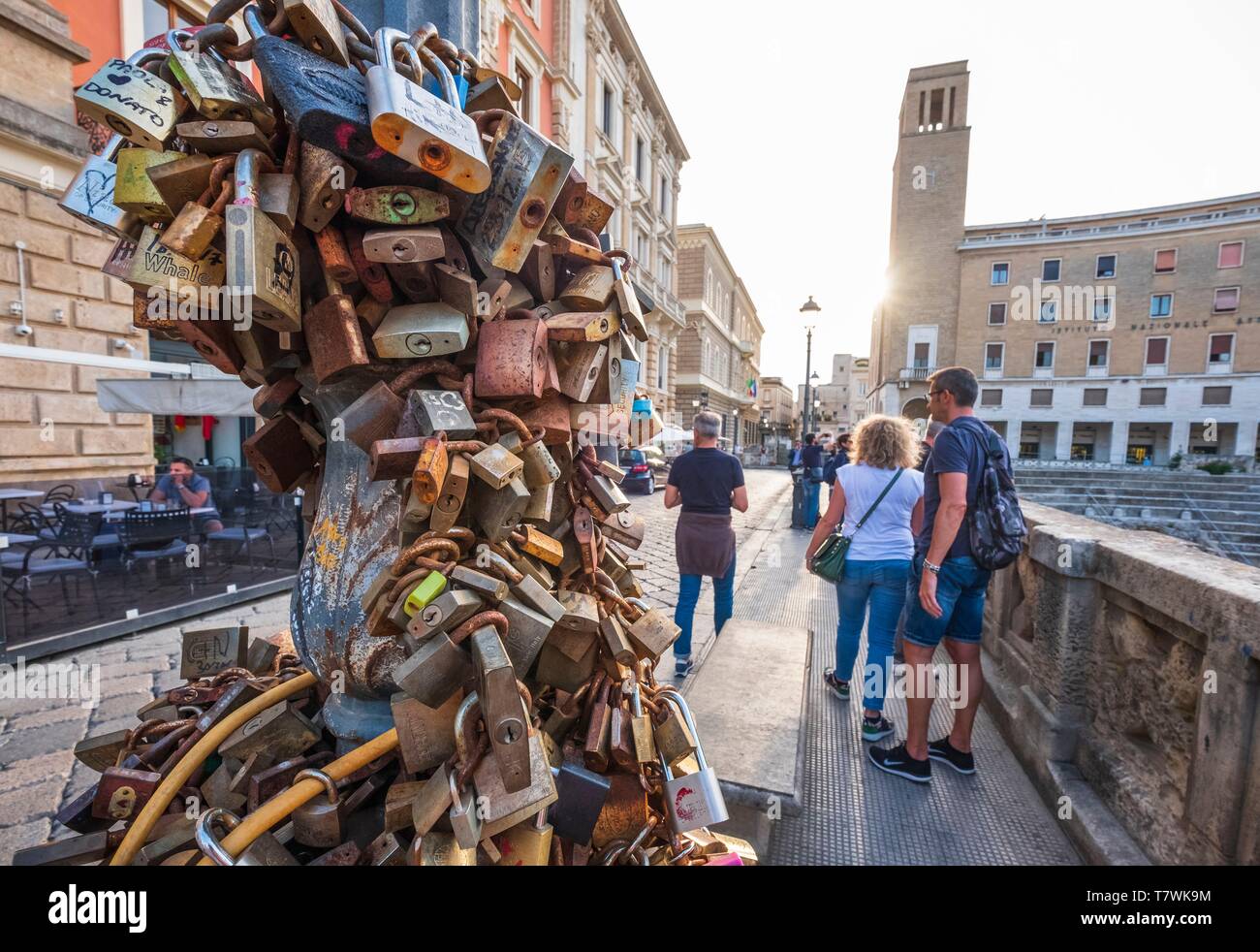 Italien, Apulien, Salento, Lecce, liebe Sperren auf Sant'Oronzo Platz Stockfoto