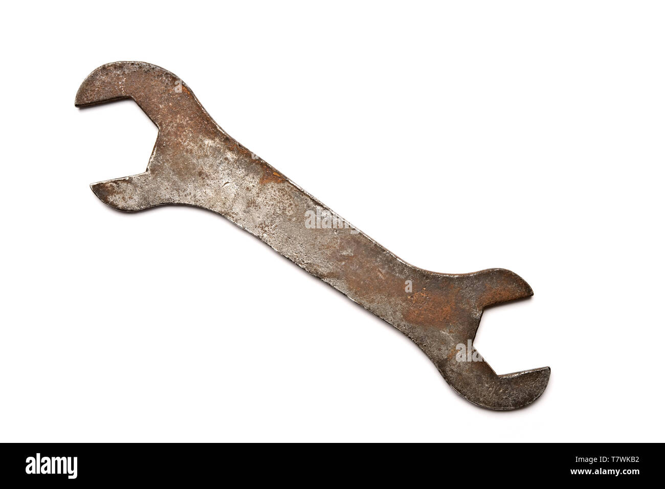 Alte Schlüssel auf weißem Hintergrund. Stockfoto