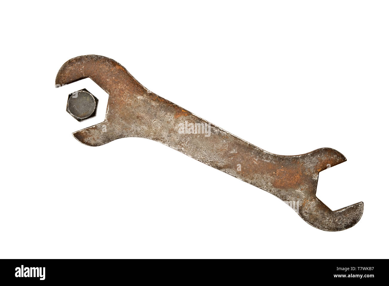 Alte Schraubenschlüssel und Schraube auf weißem Hintergrund. Stockfoto