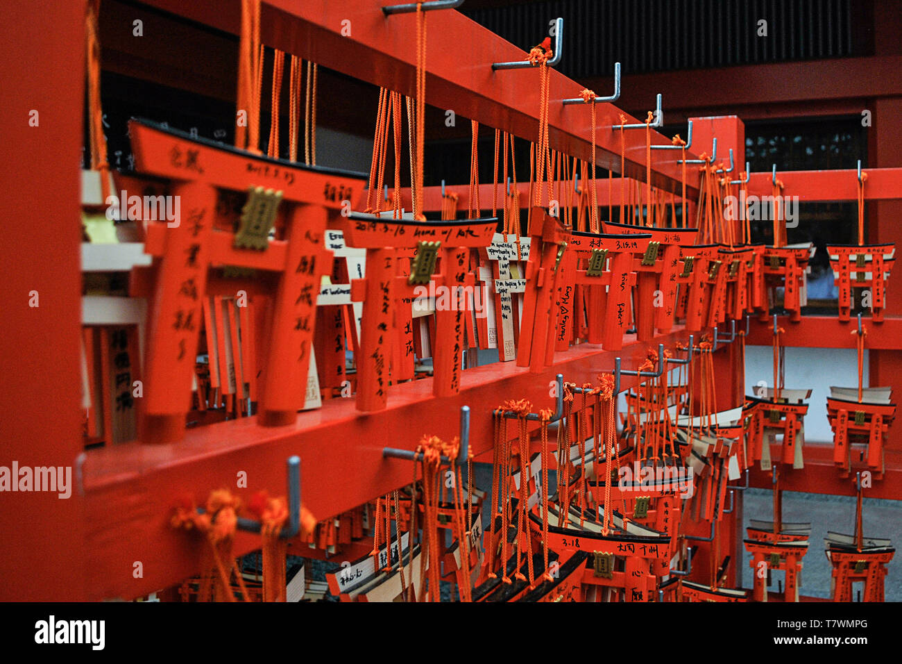 Talismanes für Glück in Fushimi Inari Schrein. Kyoto. Japan. Stockfoto