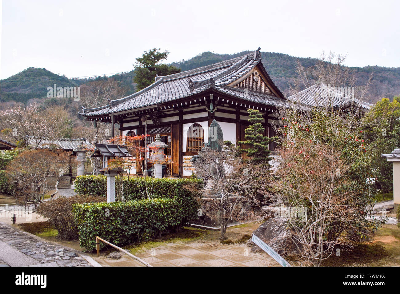 Garten und Blick auf Bishamondou Hall des Kōgen-ji Tempel, ein subtemple von Tenryu-ji Temple. Arashiyama, Kyoto, Japan. Stockfoto