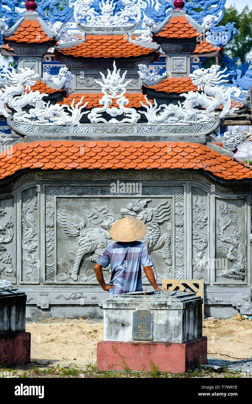 Vietnam, Thua Thien Hue Provinz, Tam Giang, Gräber und Friedhof in der Lagune Stockfoto