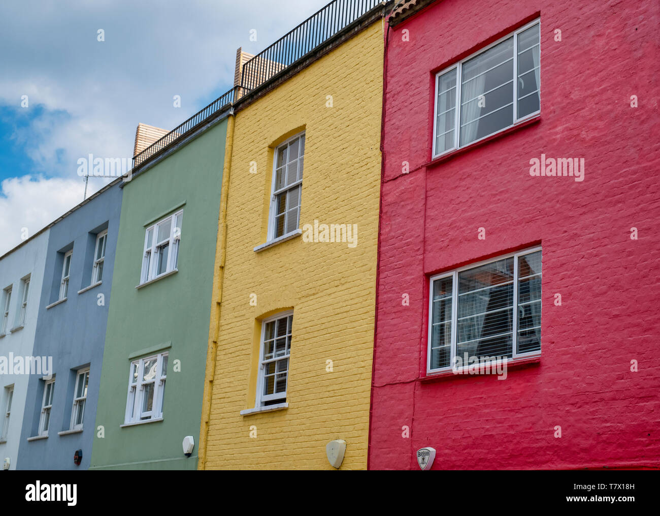 Bunt bemalten Häuser in Godfrey Street, Chelsea, London, England Stockfoto