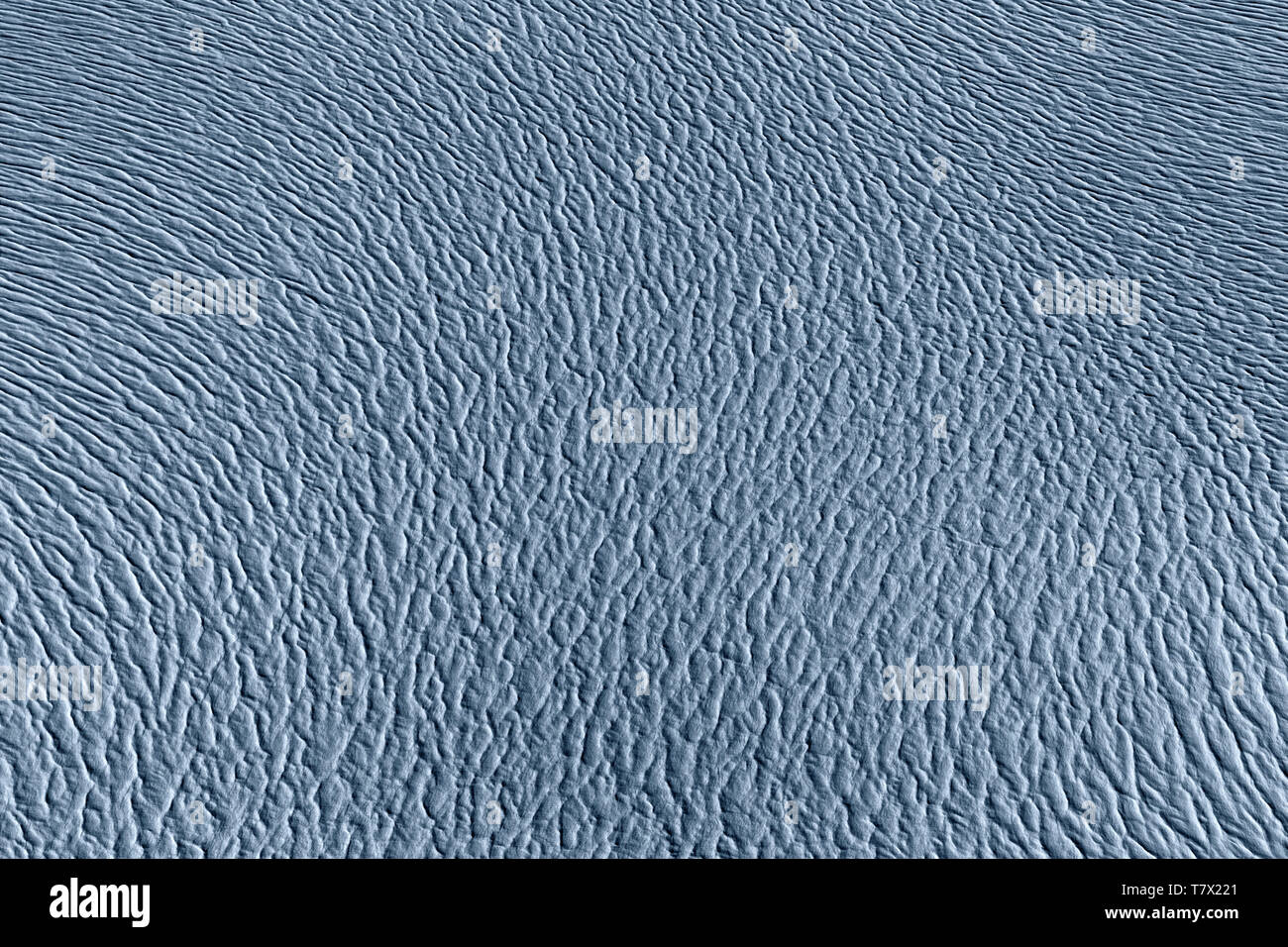 Die knik Gletscher in Alaska. Mangel an Schnee - Abdeckung setzen den Ascheregen vom nahe gelegenen Redoubt Volcano, wodurch die Albedo Effekt. Es gibt Tausende von Gletscher in Alaska und mindestens 616 von ihnen sind benannt. Zusammen sind sie verlieren 75 Milliarden Tonnen Eis jedes Jahr durch das Abschmelzen. Diese Zahl dürfte in den kommenden Jahren zu erhöhen. Mai 2015 Die heißesten in 91 Jahren war. Die blaue Farbe ist natürlich vorkommenden, sondern wird durch underexposing das Bild verbessert. Stockfoto