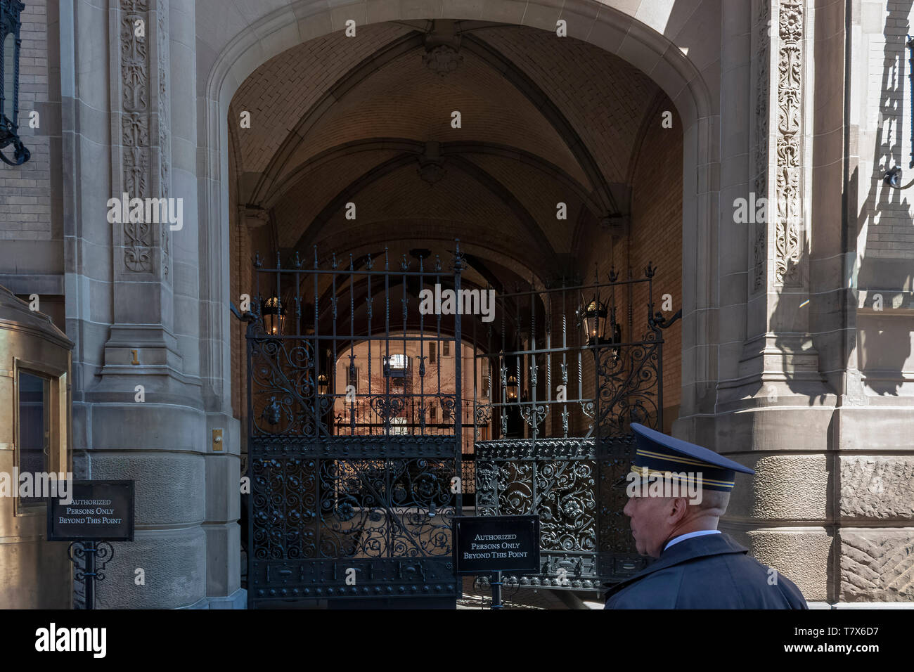 Eingang zu den Dakota Gebäude, Upper Manhattan, New York City, USA Stockfoto