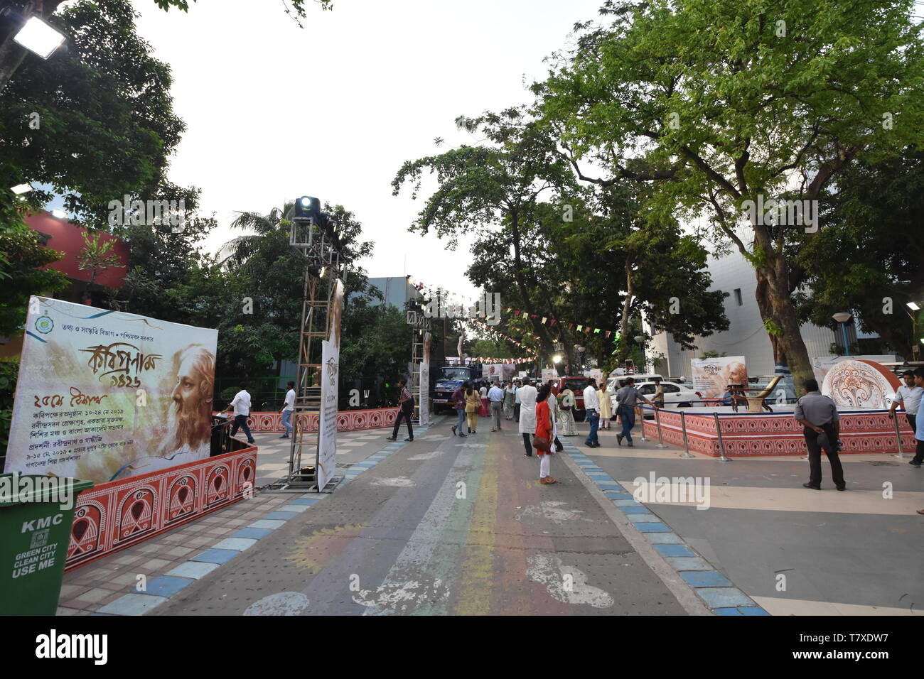 Kolkata, Indien. 9. Mai, 2019. Kabi Pranam - der 158. Geburtstag von Rabindranath Tagore ist bei der rabindra Sadan komplexe gefeiert von Stockfoto