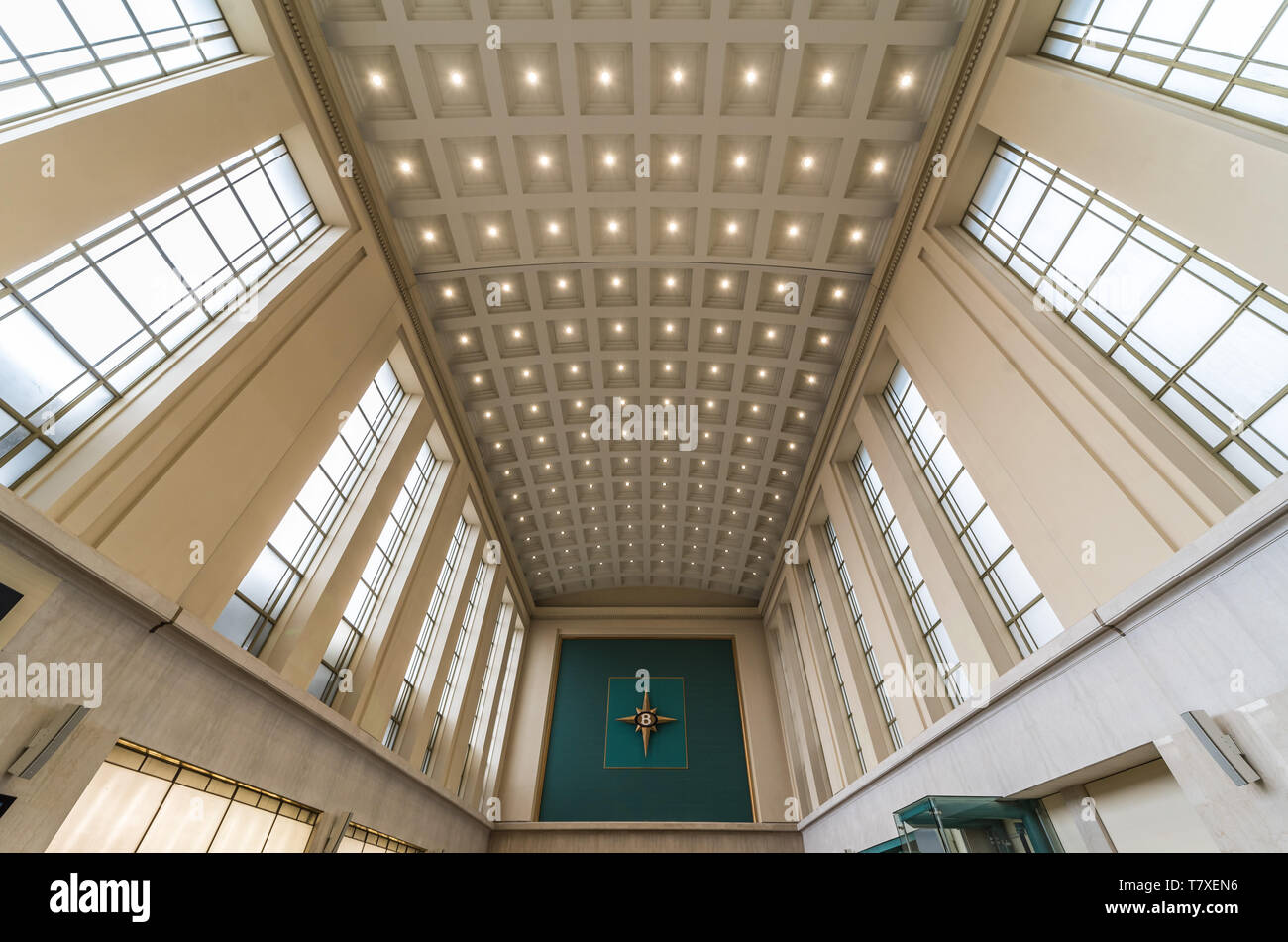 Brüssel, Belgien - 03 10 2019 - verzierte Decke der Eingangshalle und Warteraum der Bahnhof Brüssel Nord Stockfoto