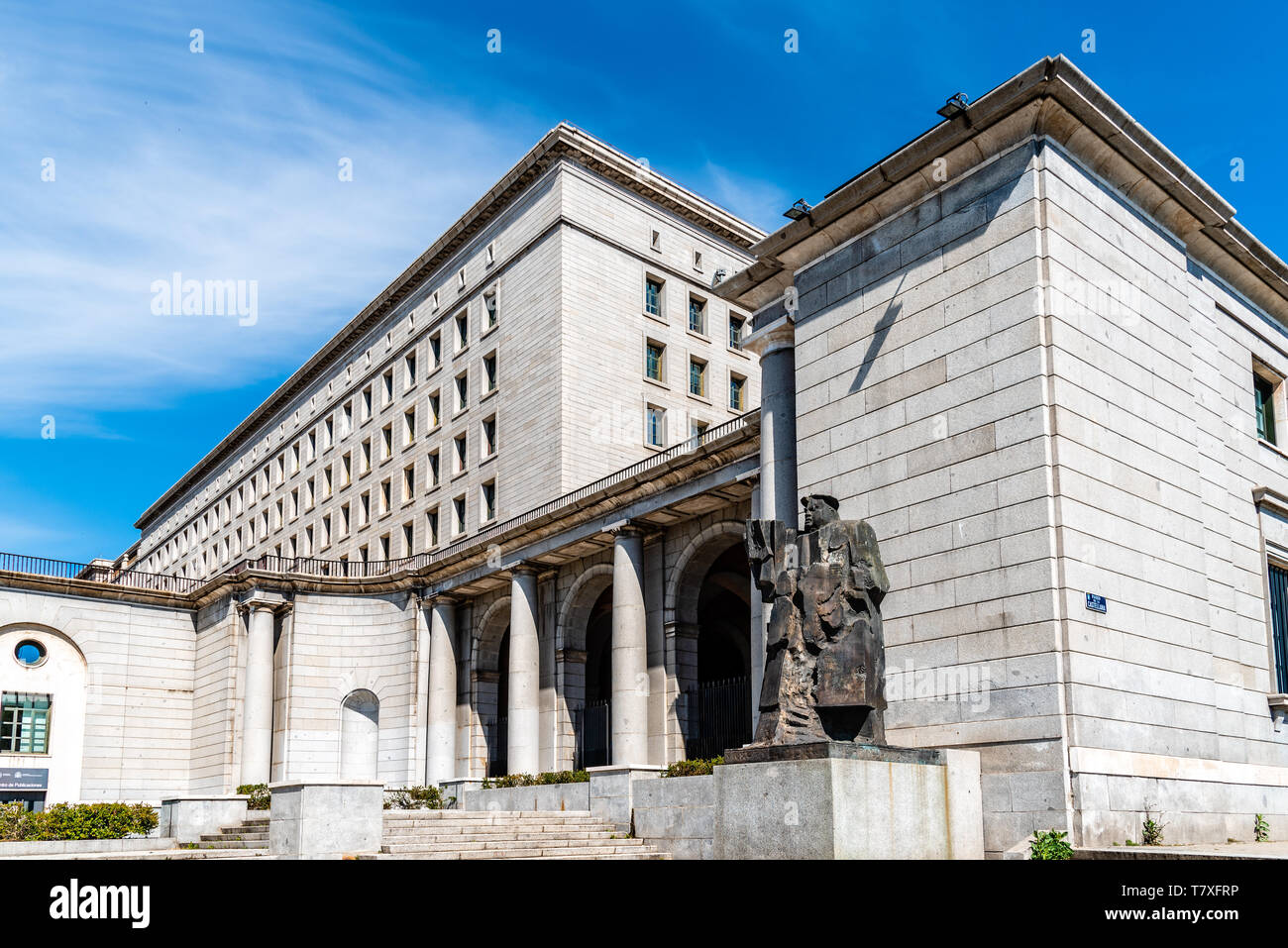 Madrid, Spanien - 1. Mai 2019: "Nuevos Ministerios" ist ein von der Regierung Komplex im Zentrum von Madrid. Das ursprüngliche Projekt wurde vom Architekten Secundino Zu konzipiert Stockfoto