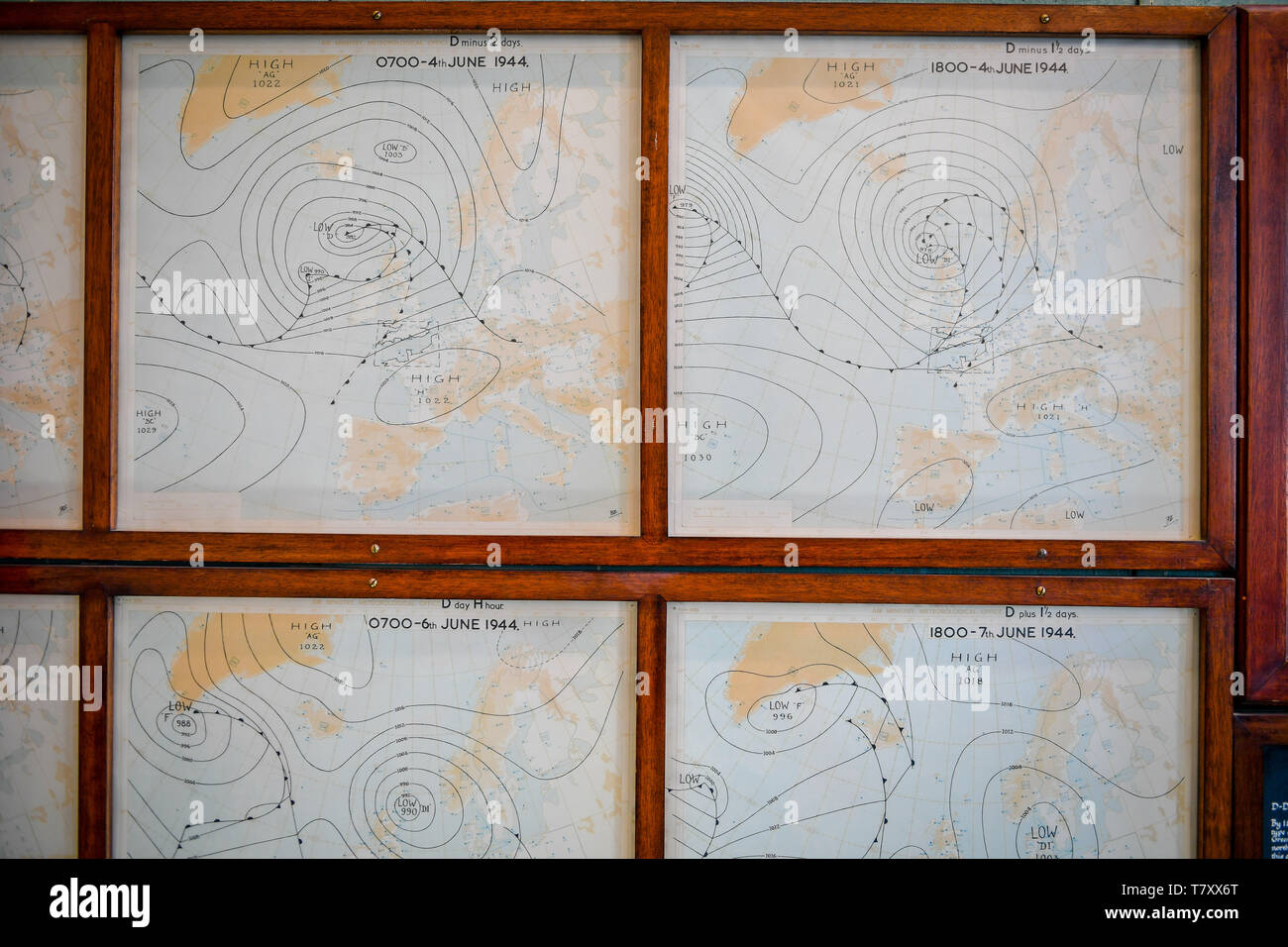 Wetter Charts auf der Landkarte in der Karte Zimmer in Southwick House, Southwick Park, Portsmouth, das war das Nervenzentrum der Planung für die Landung in der Normandie und der Hauptsitz von General Dwight D. Eisenhower während des D-Day. Stockfoto