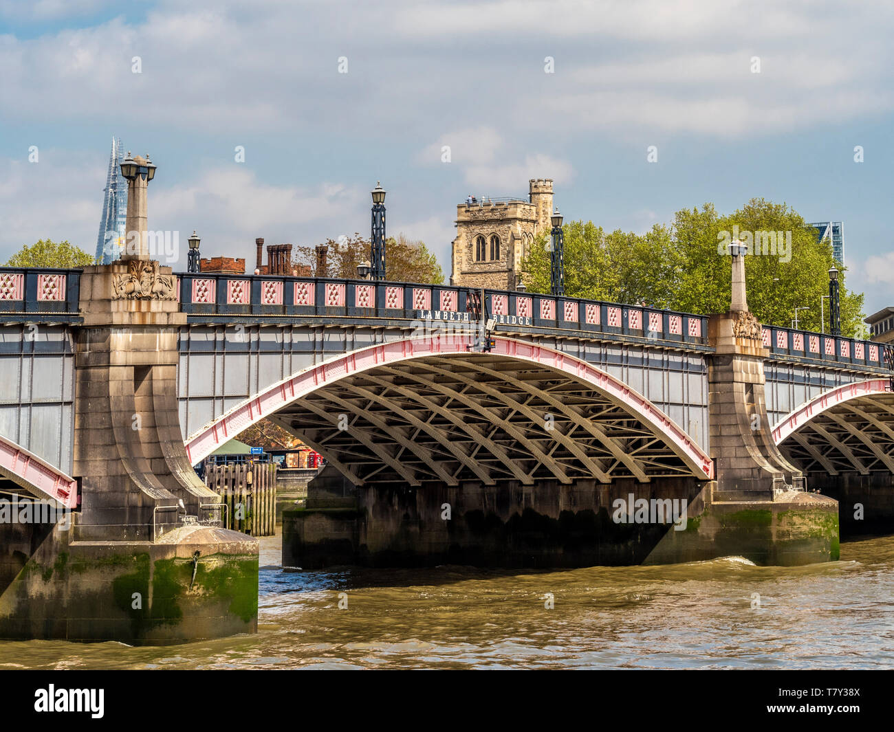 Lambeth Brücke über die Themse, London, UK. Ein fünf-span Stahl Arch, entworfen von Ingenieur Sir George Humphreys und Architekten Sir Reginald Blomfi Stockfoto