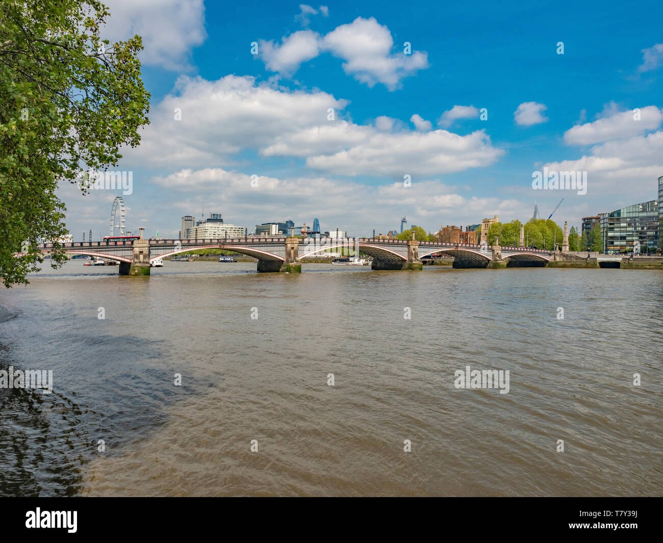 Lambeth Brücke über die Themse, London, UK. Ein fünf-span Stahl Arch, entworfen von Ingenieur Sir George Humphreys und Architekten Sir Reginald Blomfi Stockfoto
