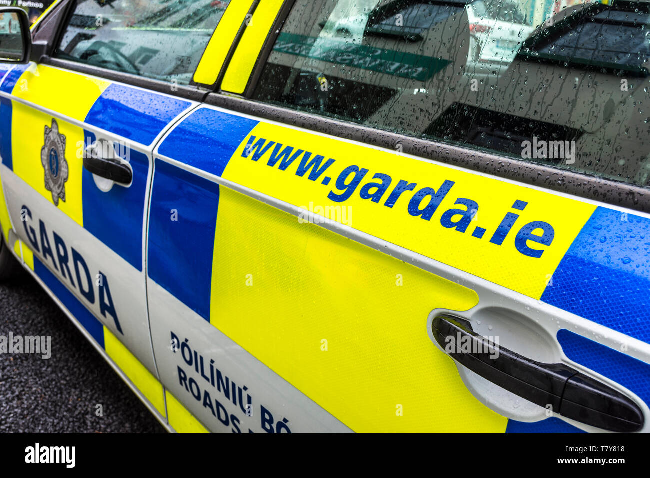 Ein Auto von Garda nationale Straßen Polizei Präsidium oder GNRPB. Die Straßen Polizei Einheit der Garda Síochána. Vor 2018 war es, als der Gardasee Traf bekannt Stockfoto