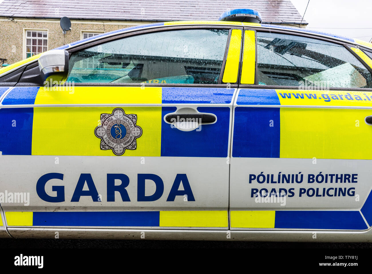 Ein Auto von Garda nationale Straßen Polizei Präsidium oder GNRPB. Die Straßen Polizei Einheit der Garda Síochána. Vor 2018 war es, als der Gardasee Traf bekannt Stockfoto