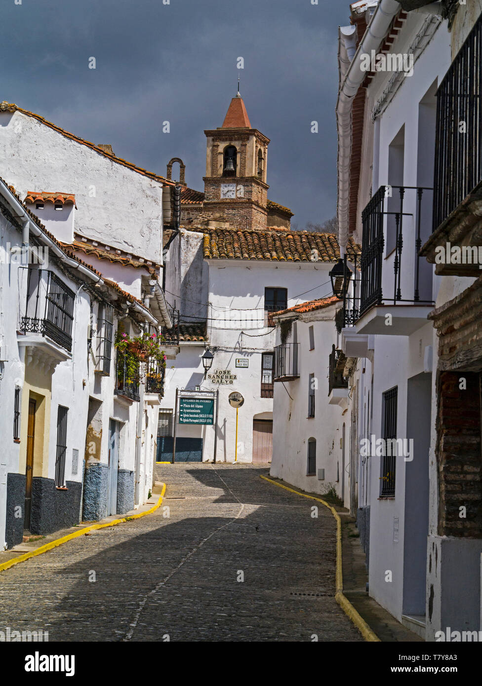 Castello del robledo Fotos und Bildmaterial in hoher Auflösung Alamy