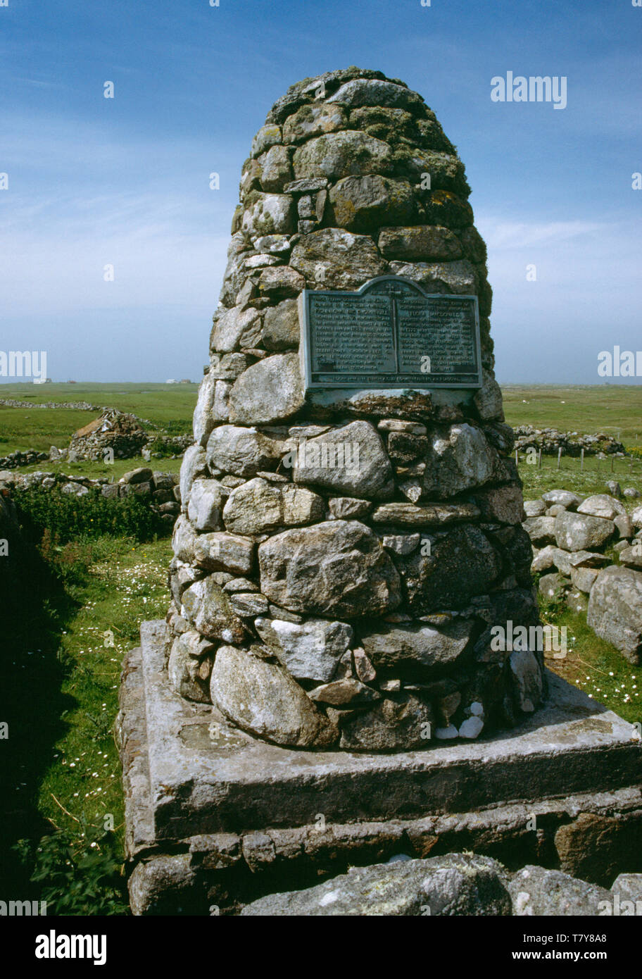 Memorial Cairn & Gedenktafel errichtet, Jacobite Heldin Flora MacDonald (1722-90) bei Milton, South Uist, Schottland, Großbritannien von der Clan Donald Gesellschaft. Stockfoto