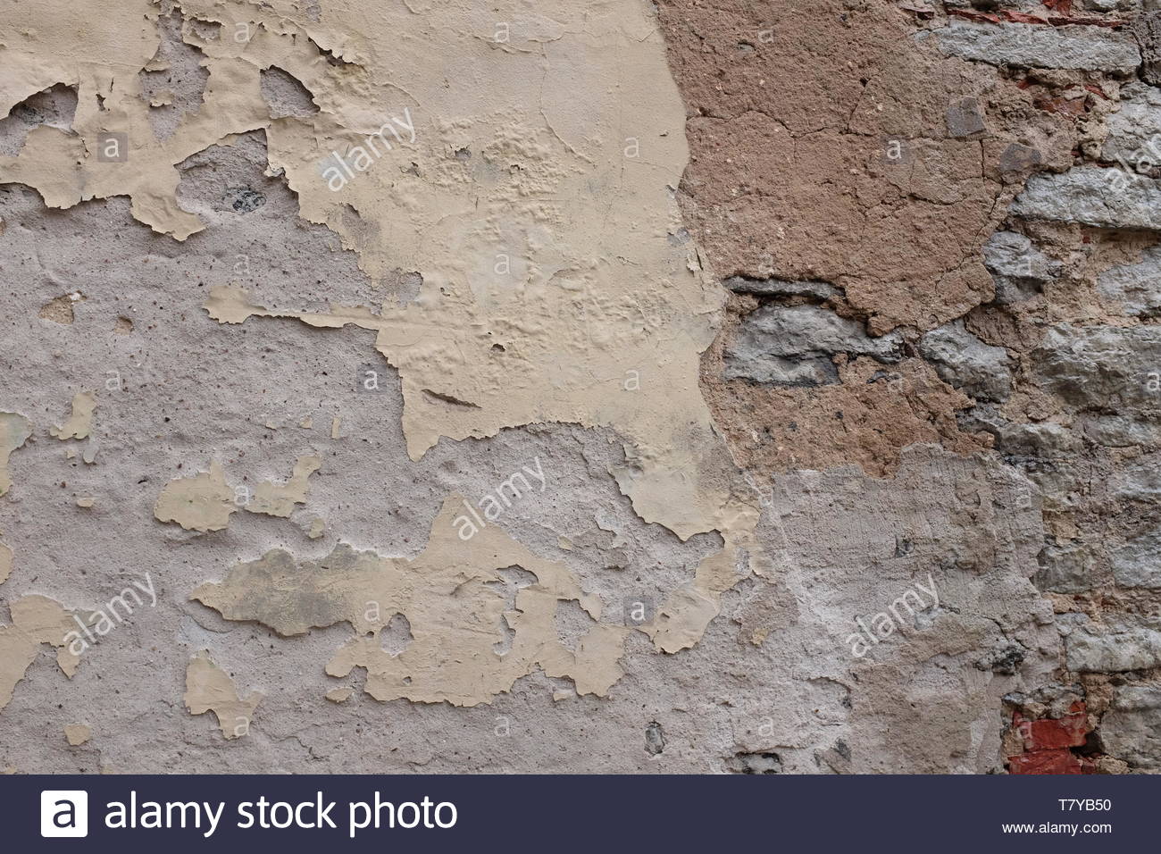 Textur Von Steinwand Mit Abblattern Stuck Und Farbe Grau Creme Beige Stockfotografie Alamy