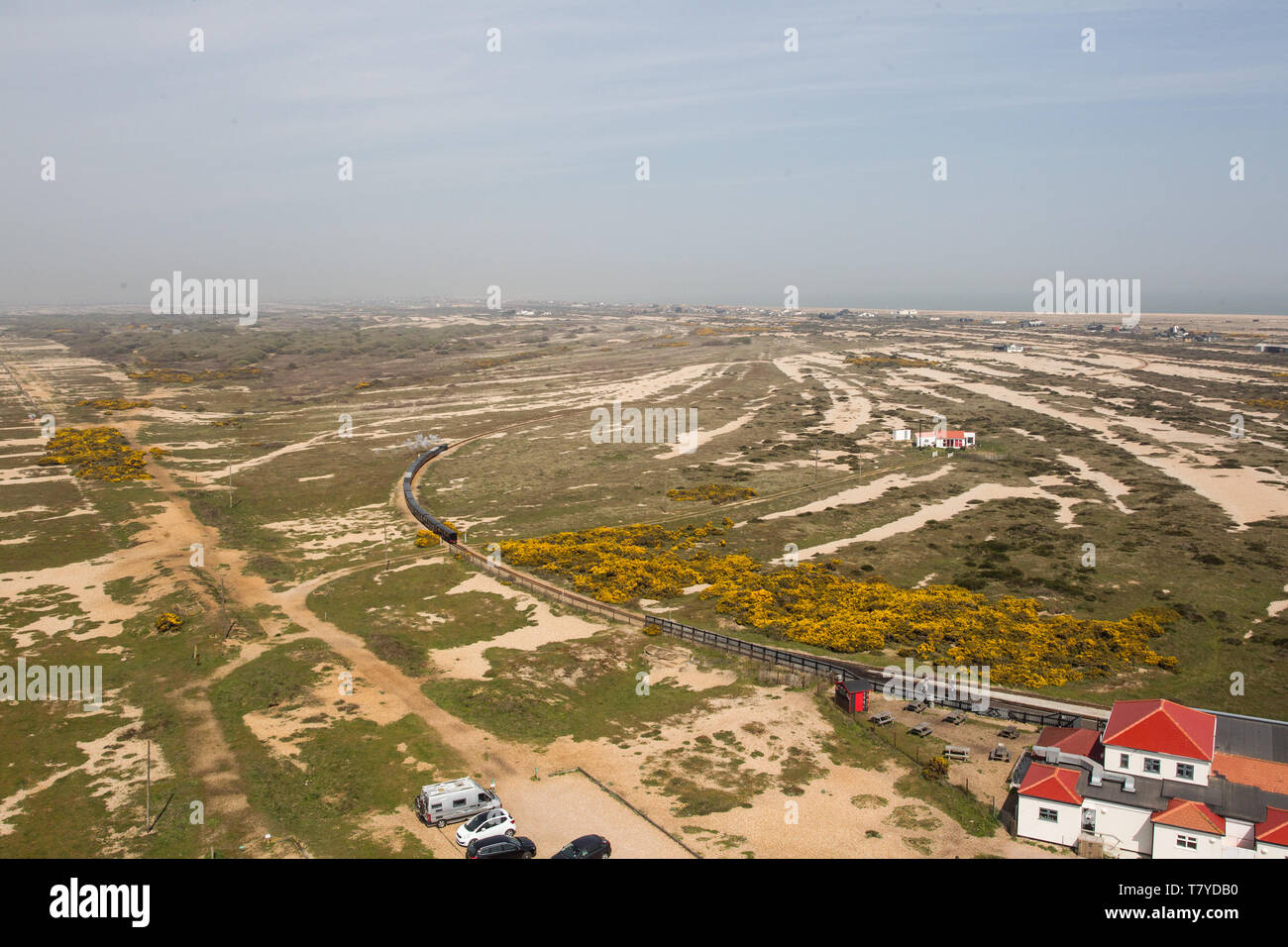 Blick von oben auf den alten Leuchtturm Dungeness in Land suchen Stockfoto