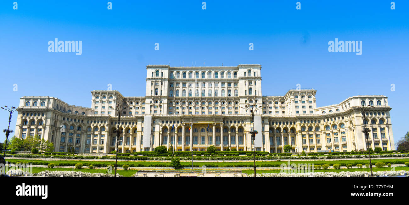 Der Palast Des Parlaments Oder People S House Bukarest Rumanien Nacht Blick Aus Dem Zentralen Platz Der Palast Wurde Von Nicolae CeauÈ™escu Bestellt Stockfotografie Alamy
