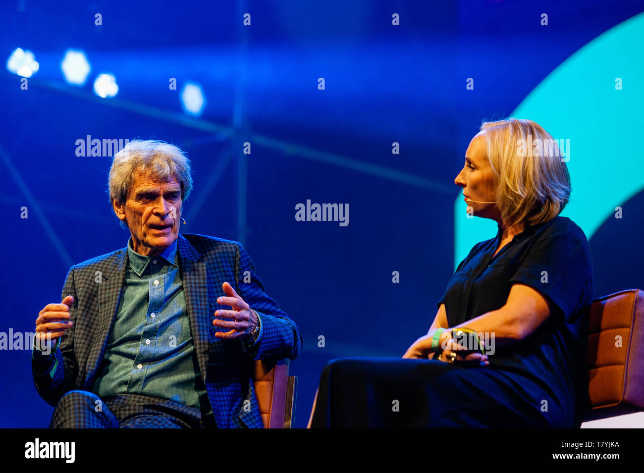 Emma Harman und Sir John Hegarty werden gesehen, um während der Konferenz. Die 14. Ausgabe des TNW Konferenz in Amsterdam NDSM-WERFT, ein kreatives Zentrum für Künstler und Unternehmer eingeweiht. Sir John HEGARTY ist der Gründer der internationalen Werbeagentur Bartle Bogle Hegarty (BBH), die jede Werbung Auszeichnung gewonnen und hat an der Spitze der Industrie seit seiner Konzeption in 1982. John war verantwortlich für die unzähligen Anzeigen, die die Welt erfasst, für Unternehmen wie Levi's und Audi. Mit ihm auch Emma Harman, Wer ist der Geschäftsführer EMEA fo war Stockfoto