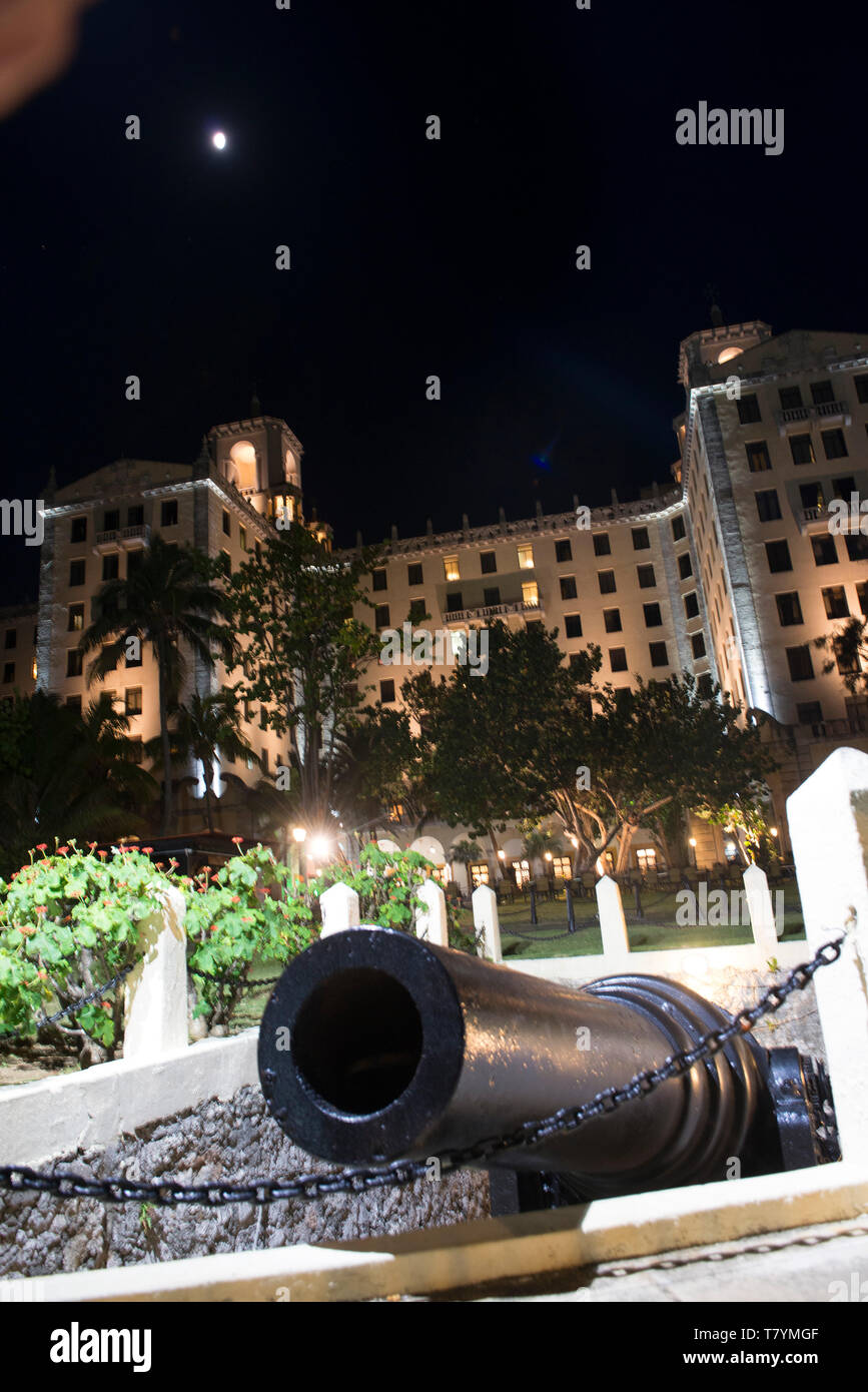 Havanna Kuba, ist eine lebendige, sondern verfallende Kapital, durch Embargo unruhigen und durch kommunistische Regime laufen, das Hotel Nacional ist Überbleibsel aus 30 Stockfoto