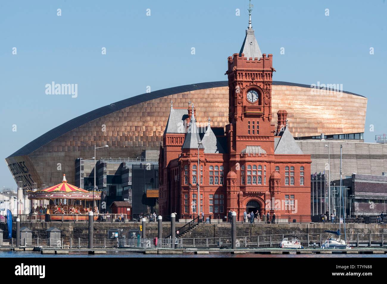 Vereinigtes Königreich, Wales, South Glamorgan, Cardiff, Cardiff Bay, Mermaid Quay, Pierhead, Millennium Center Stockfoto