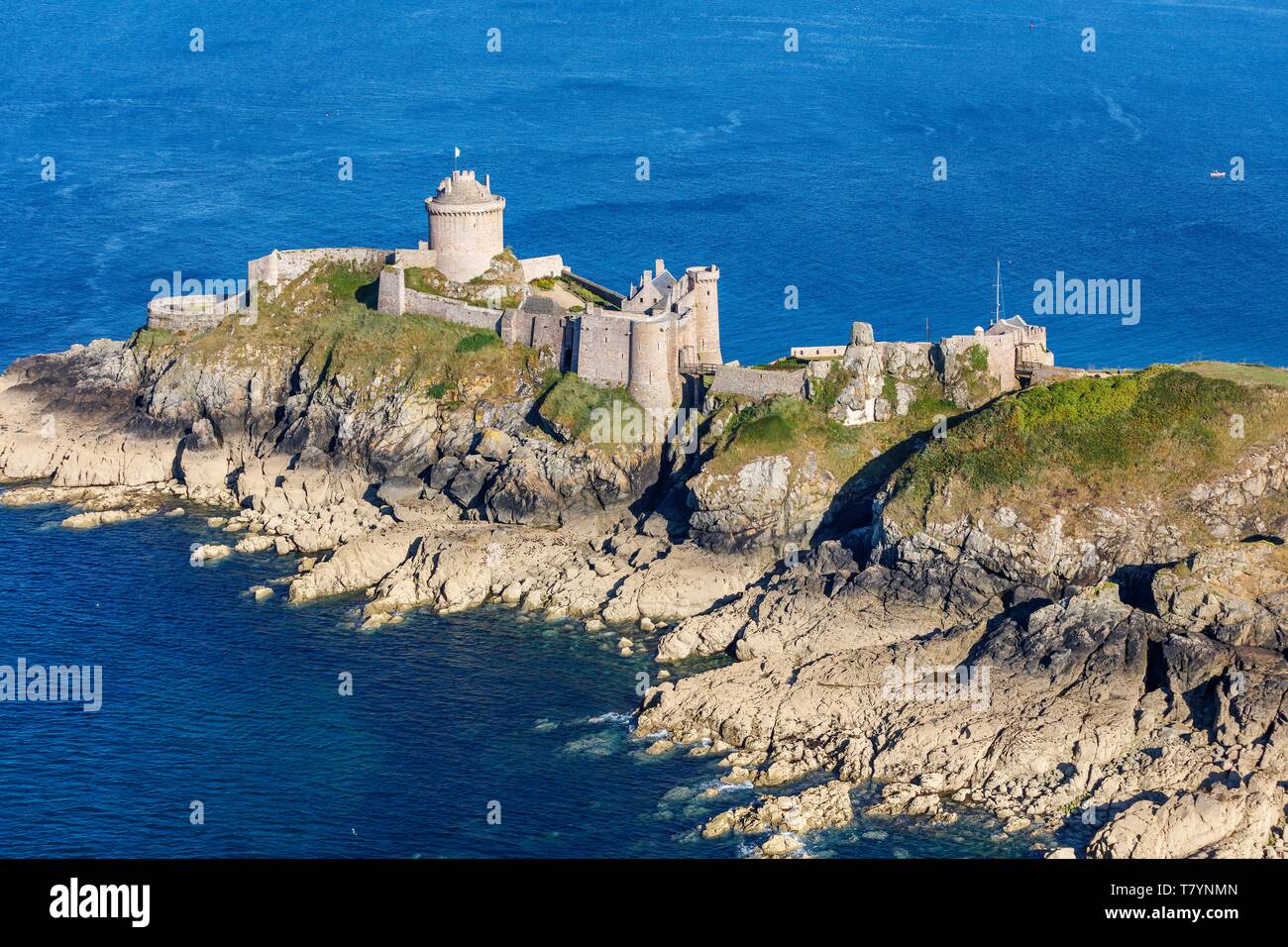 Frankreich, Cotes d'Armor Plevenon, Fort la Latte, Burg auf der Pointe de la Latte (Luftbild) Stockfoto