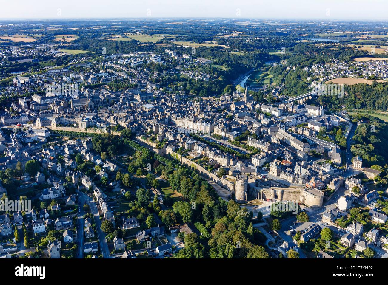 Frankreich, Cotes d'Armor, Dinan, die ummauerte Stadt (Luftbild) Stockfoto