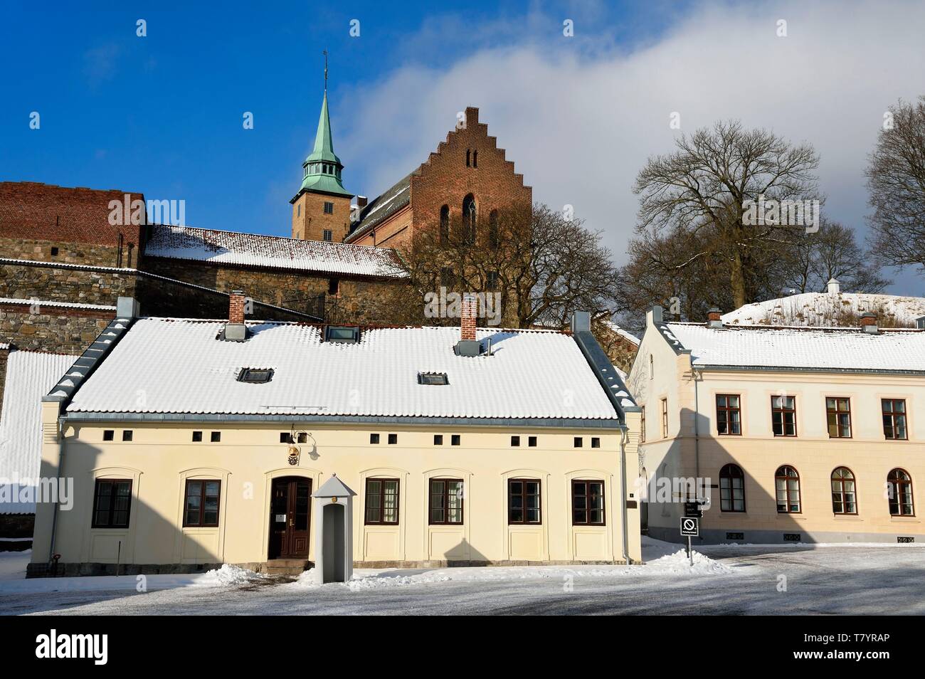 Norwegen, Oslo, die Akershus Festung aus dem 13. Jahrhundert mit seiner Renaissance Schloss (17. Jh. Im 19. Jahrhundert renoviert) und seine Kirche unter dem Schnee Stockfoto