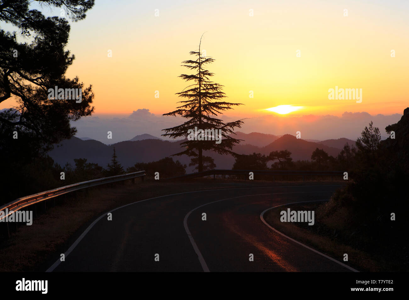 Den Olymp und das Troodos-Gebirge auf Zypern bei Sonnenaufgang Stockfoto