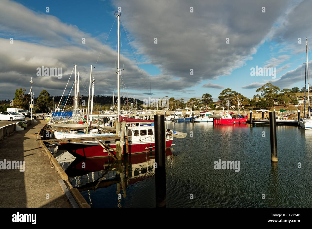 Port Triabunna Landschaft mit der Fähre nach Maria Island in Tasmanien, National Reservation in Australien, wunderschönen Sonnenuntergang Landschaft. Stockfoto