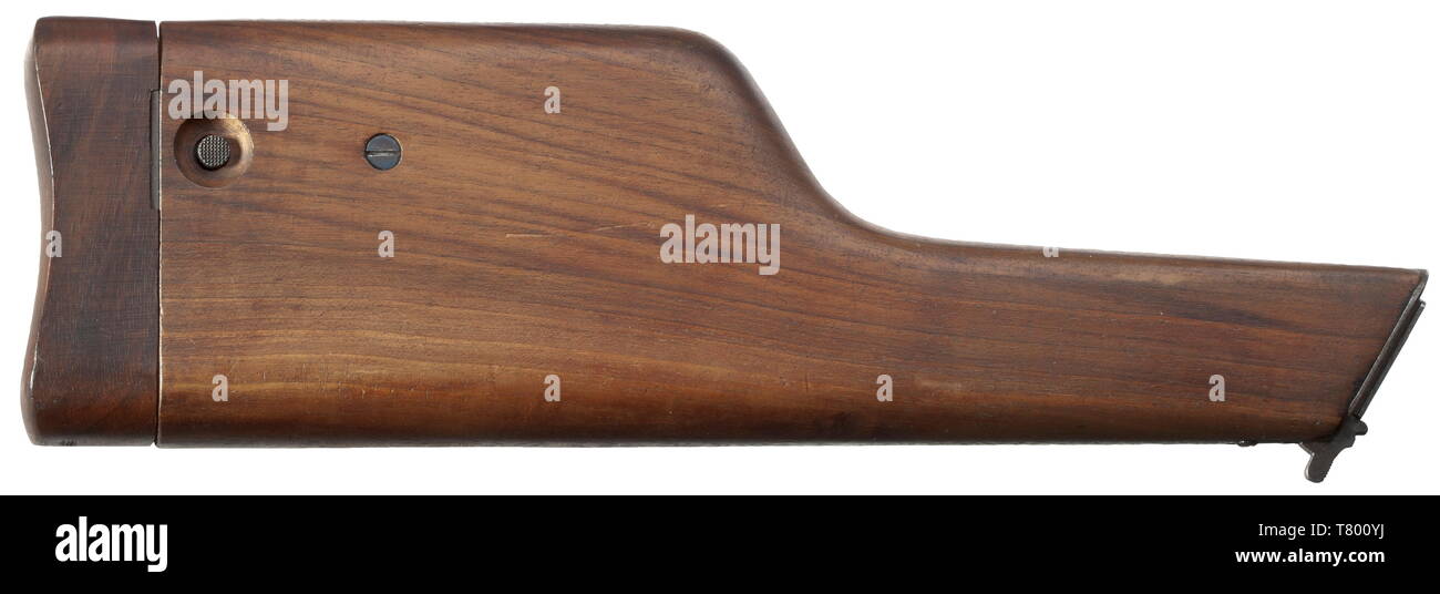 Eine Mauser C 96 'kommerziellen' der Kriegszeit, mit Imperial Akzeptanzzeichen und abnehmbarer lieferbar, cal. 7,63 mm, Nr. 391033. Übereinstimmende Nummern einschließlich Griff Panels. Fast hell Bohrung. Proof-markierten Double Crown/'U'. Tangente Kimme skaliert 50 - 1000. Standard Inschrift. Auf der rechten Seite des fass Gehäuse imperial Akzeptanz Krone/Gothic'. Komplette, original Finish mit minimaler Lagerbestand markiert. Kleine Teile gebläut. Hammer und Gehäuse eingraviert Grau. Nussbaum dunkel grip Panels. Original Schlüsselband. Mit passenden Abgeschlossen - nummerierte Nussbaum abnehmbare Lager, Körper mit, Additional-Rights - Clearance-Info - Not-Available Stockfoto