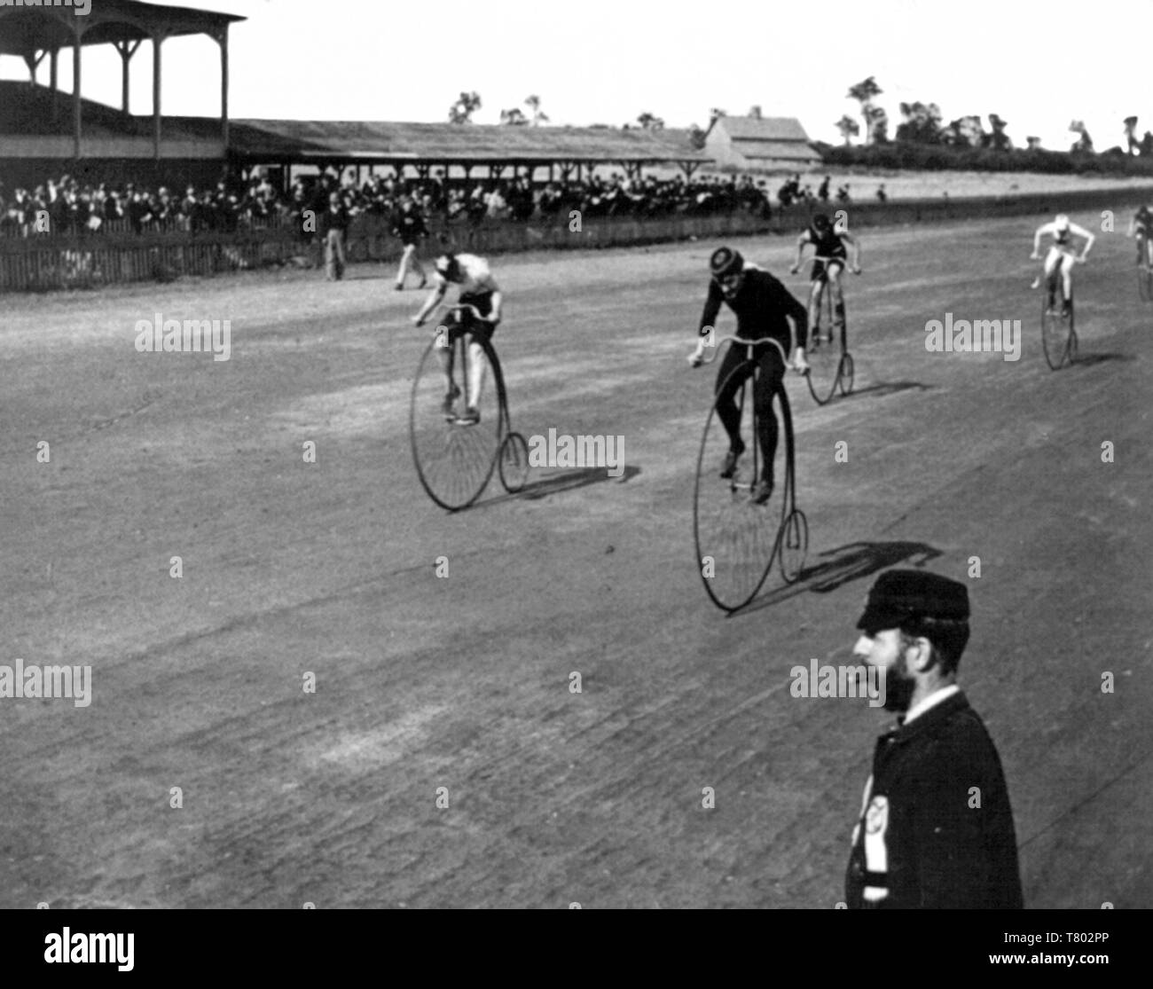 High Wheeler Fahrrad Rennen, 1890 s Stockfoto