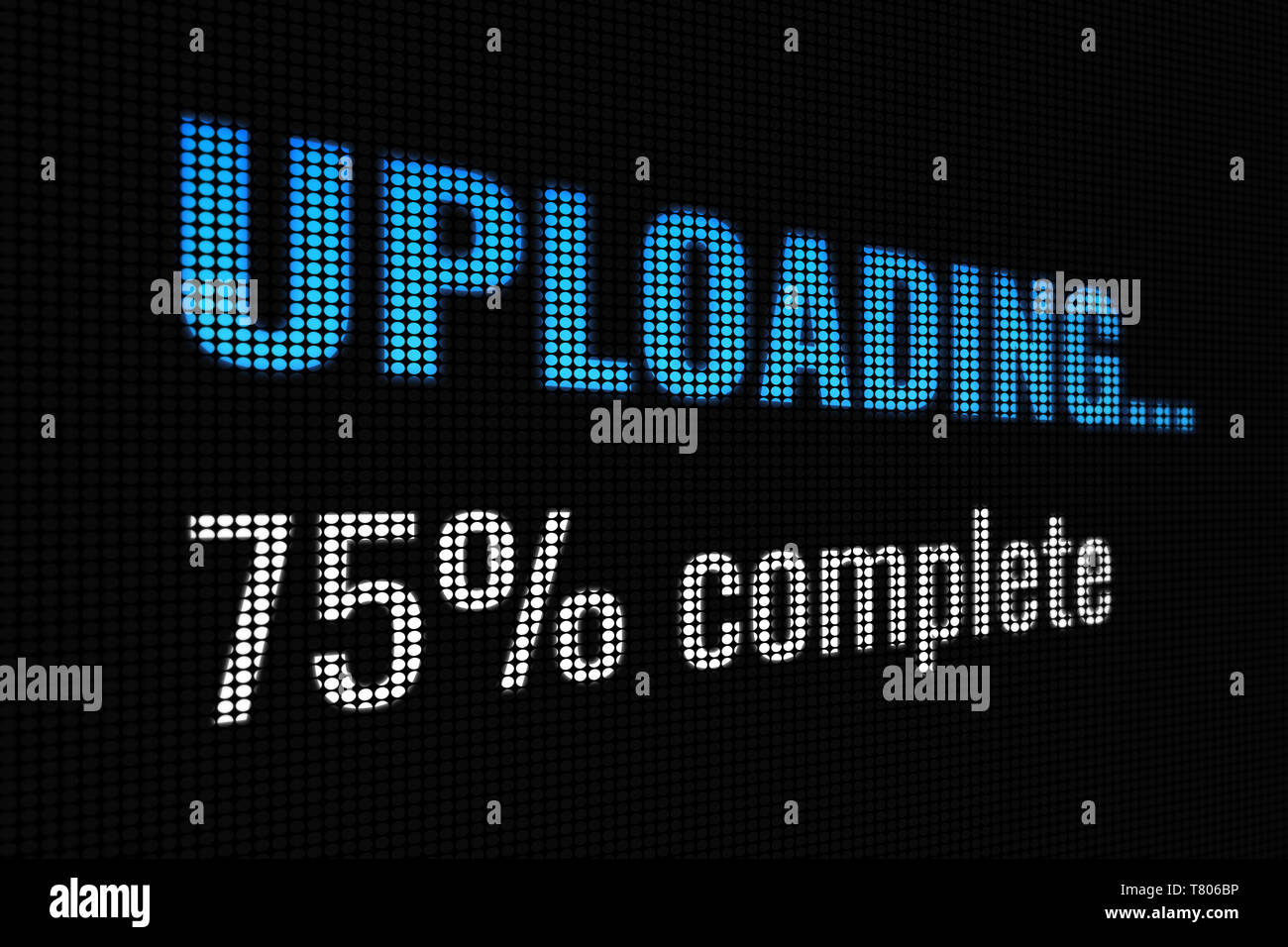 Hochladen von 75 % vollständige Wort auf dunkler Bildschirm, tv Wirkung Stockfoto