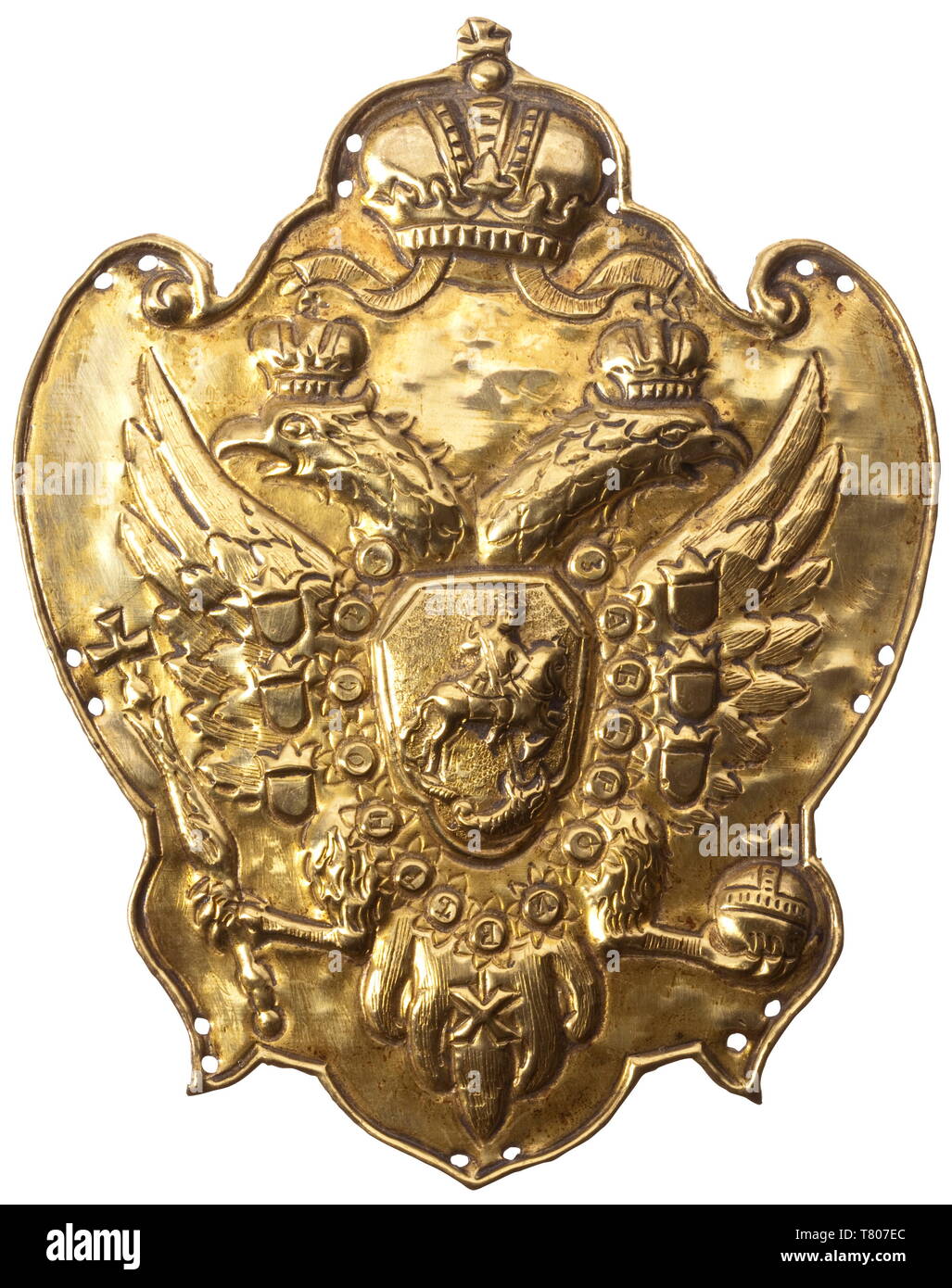 Eine russische Doppel-Eagle Shield für eine Kaskett-Helm Mitte des 18. Jahrhunderts geleitet. Aus vergoldetem Messing, Relief, Gravur, jagten. Größe 14,1 x 11,2 cm. Selten. historischen, historische, 18. Jahrhundert, Additional-Rights - Clearance-Info - Not-Available Stockfoto