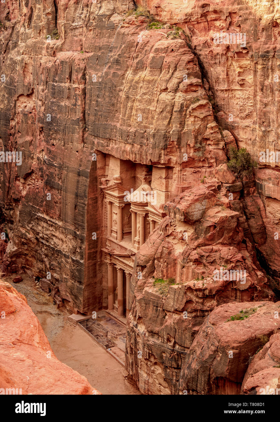 Die Schatzkammer, Al-Khazneh, Erhöhte Ansicht, Petra, UNESCO-Weltkulturerbe, Ma'an Governorate, Jordanien, Naher Osten Stockfoto