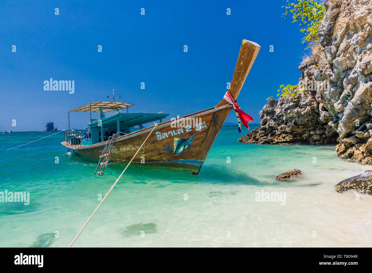 Ein long tail Boot auf Tup Island in Ao Nang, Krabi, Thailand, Südostasien, Asien Stockfoto