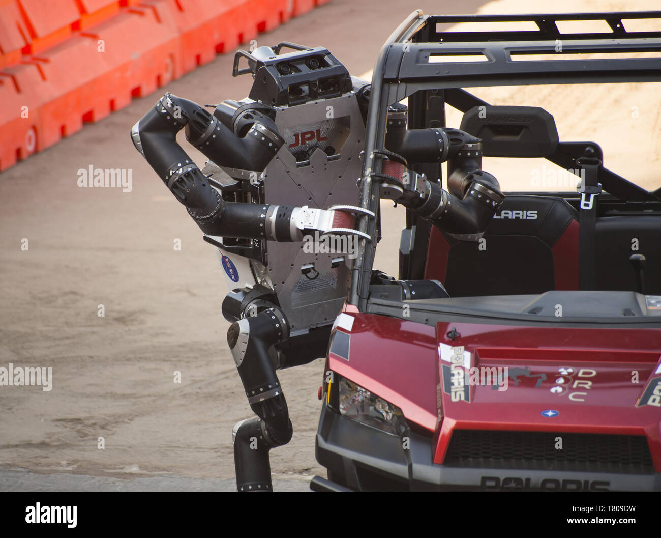 RoboSimian verlässt Fahrzeug Stockfoto