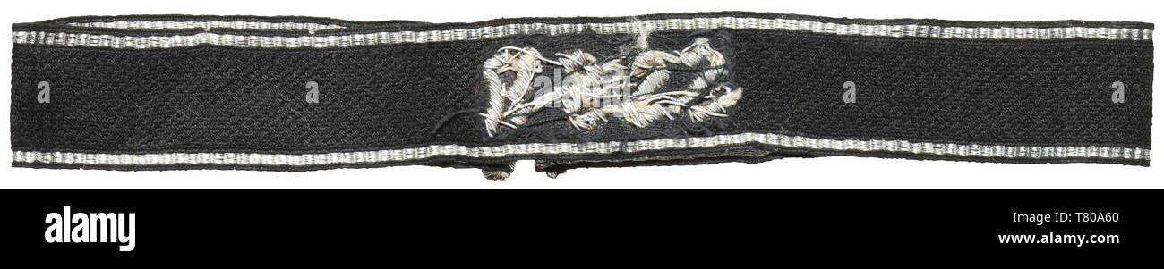 Eine sleeveband' HFSS' für Offiziere im persönlichen Stab des Reichsführers-SS in Silber - bestickt RZM Muster. Schwarz mit silbernen Streifen an den Grenzen und Silber Hand gewebt - bestickt Namen mit einer textilen Bewehrung auf der Rückseite. Nur Reste des RZM SS Papier tag. Getragen. Länge 43 cm. historischen, historische, 20. Jahrhundert, Truppe, Truppen, SS, Schutzstaffel, Editorial-Use - Nur Stockfoto