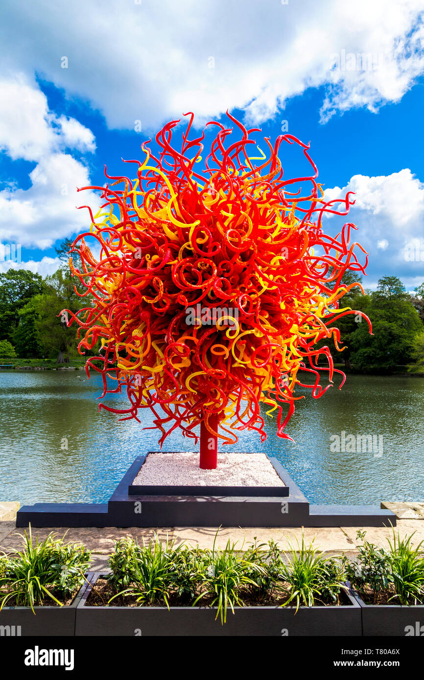 4. Mai 2019 - Dale Chihuly Glas Skulptur als Teil der temporären Ausstellung in Kew Gardens, London Stockfoto