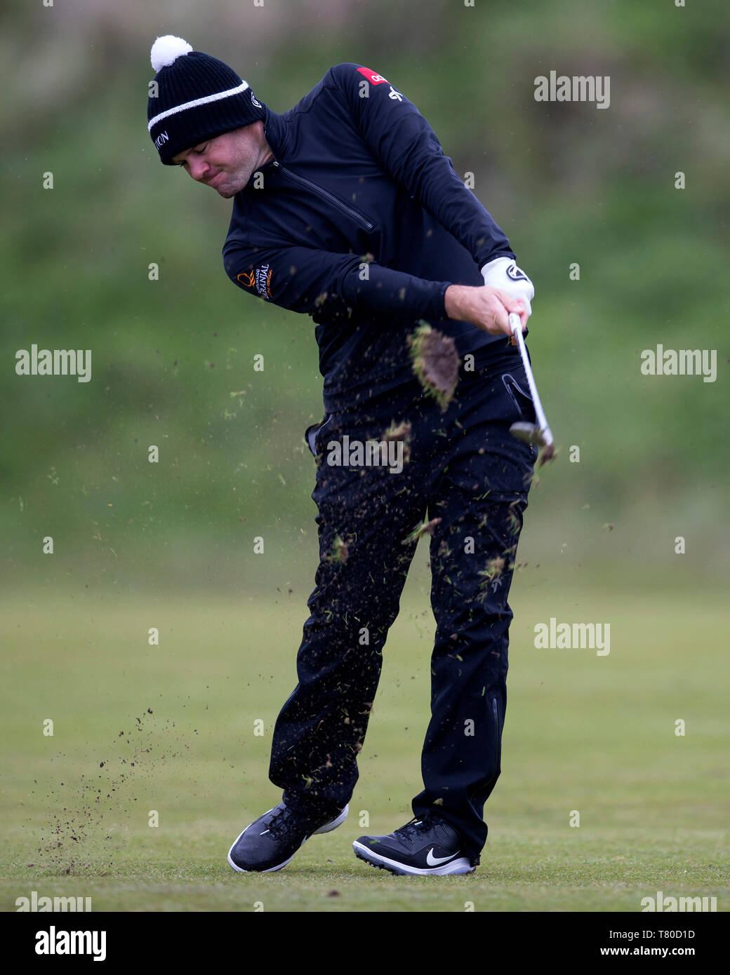 Hillside Golf Club, Southport, Großbritannien. 9. Mai, 2019. Betfred britischen Meister, bewirtet von Tommy Fleetwood, erste Runde; Ricardo Gouveia (POR) spielt ein Pitching wedge auf den 8 grünen Credit: Aktion plus Sport/Alamy leben Nachrichten Stockfoto