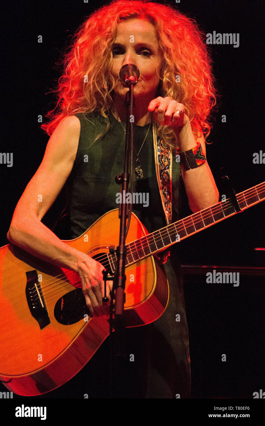 Edinburgh, Großbritannien. 9. Mai 2019. Sie ist Grammy Award-winning Patty Griffin ist unter den am meisten Folgeschäden Singer Songwriter ihrer Generation, eine typisch amerikanische Künstler, deren weitreichende Canon einschneidend erforscht die intime Momente und Emotionen, die uns zusammen binden. Patty Griffin in Konzert in der Queen's Hall in Edinburgh. Stockfoto