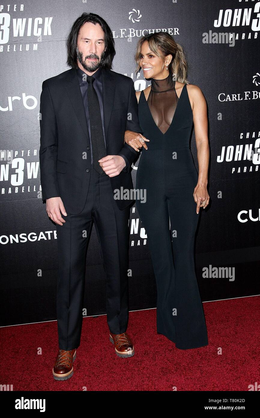 Brooklyn, NY, USA. 9. Mai, 2019. Keanu Reeves, Halle Berry in der Ankunftshalle für JOHN WICK: KAPITEL 3 - PARABELLUM Weltpremiere, einer Hanson Ort - früher Williamsburgh Savings Bank, Brooklyn, NY Mai 9, 2019. Foto: Steve Mack/Everett Collection/Alamy leben Nachrichten Stockfoto