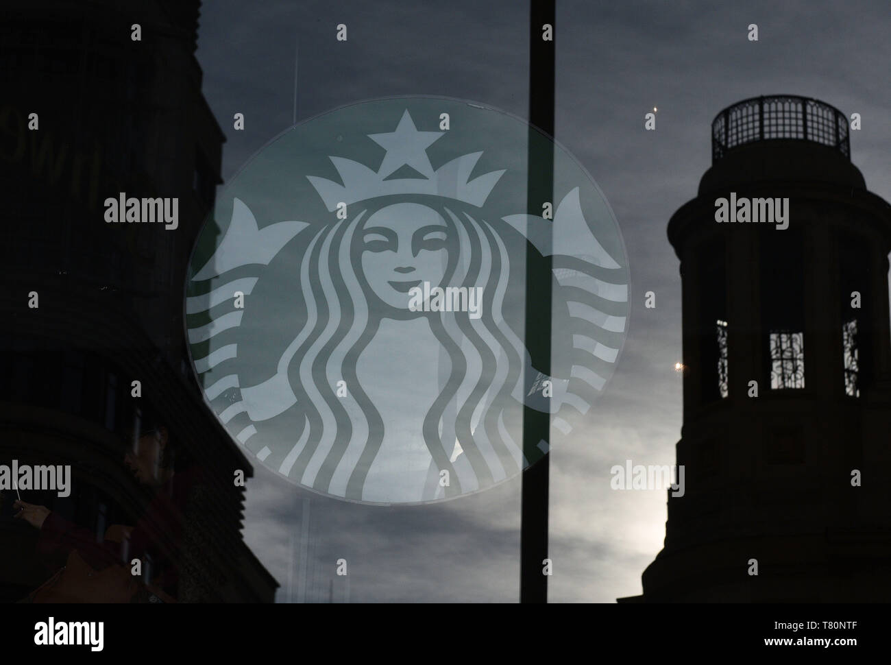 Mai 9, 2019 - Madrid, Madrid, Spanien - Starbucks Coffee Logo auf dem Fenster Shop bei Callao Square in Madrid gesehen. (Bild: © John milner/SOPA Bilder über ZUMA Draht) Stockfoto