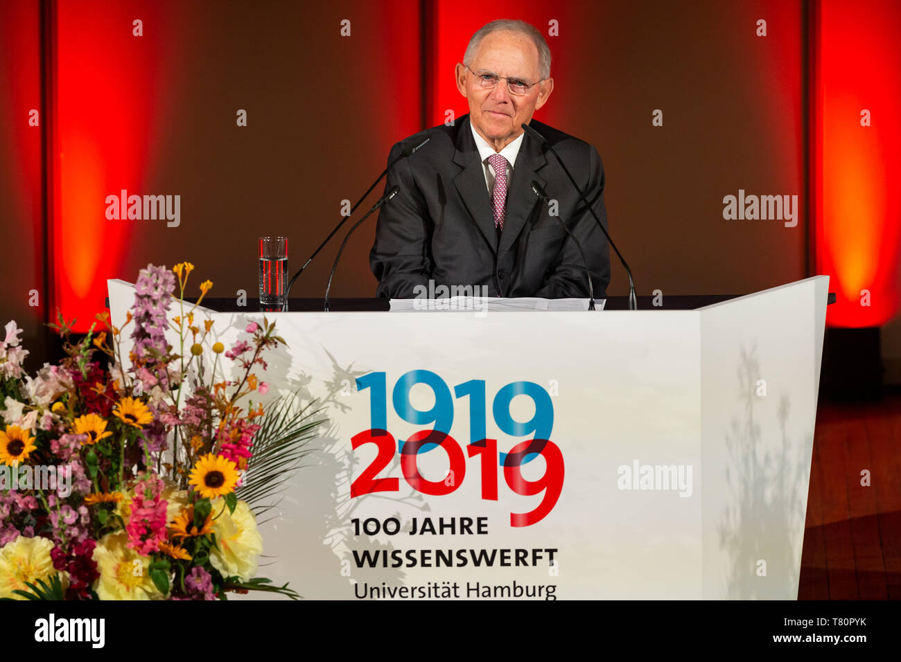 Hamburg, Deutschland. 10. Mai, 2019. Wolfgang Schäuble (CDU), der Präsident des Deutschen Bundestages, spricht während des Festakts zur 100-Jahrfeier der Errichtung der Universität Hamburg. Credit: Ulrich Perrey/dpa/Alamy leben Nachrichten Stockfoto