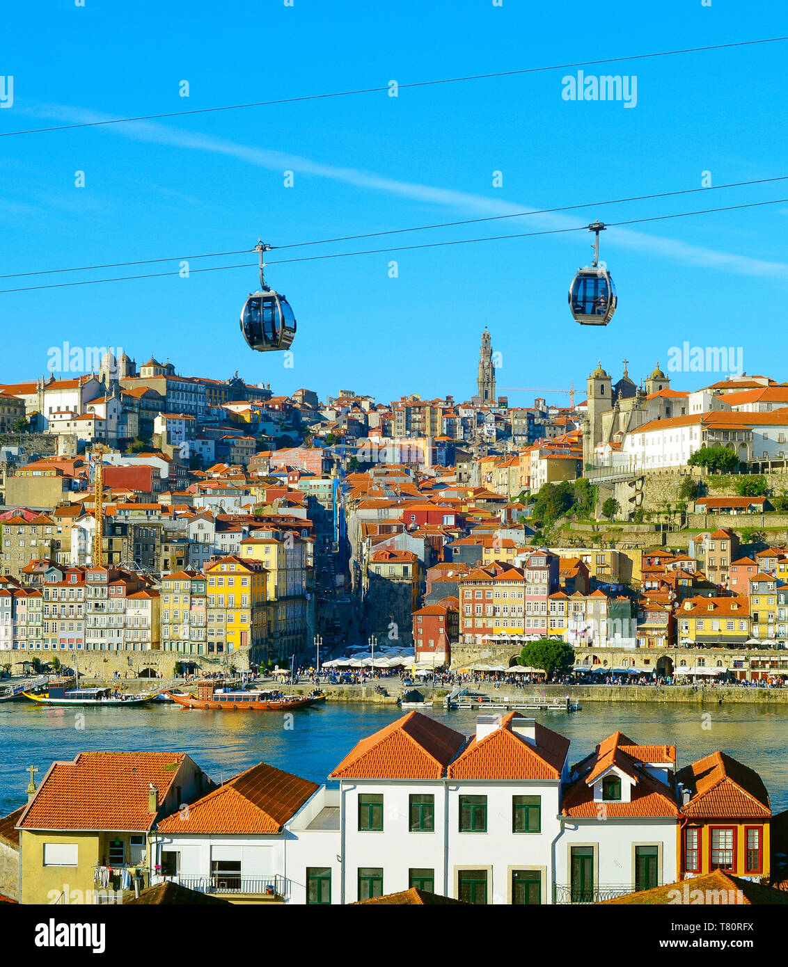 Blick auf Porto Altstadt mit Seilbahn im Vordergrund. Portugal Stockfoto