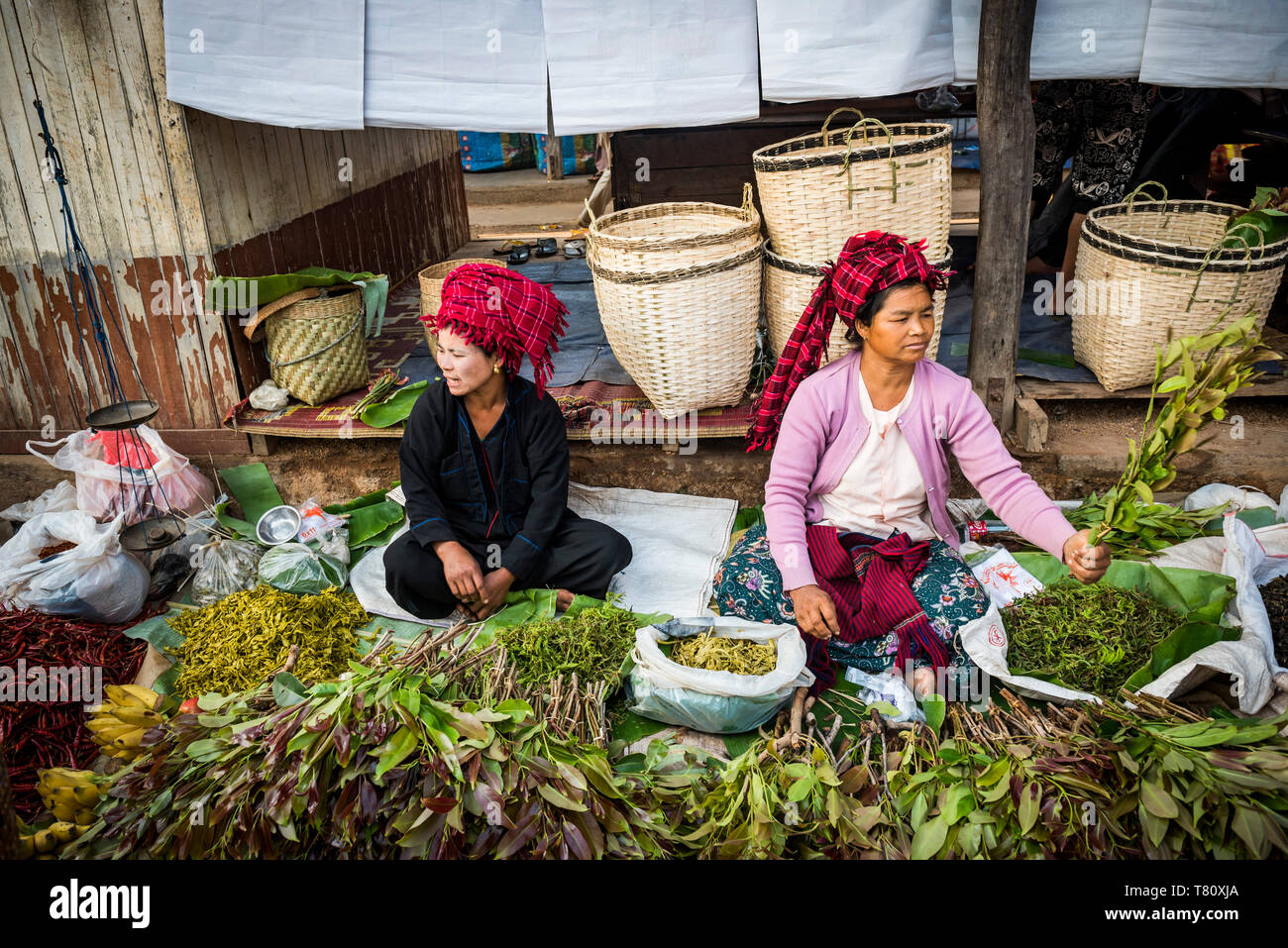 Marktstand von Pa-O Stamm, Ywama, Inle See, Shan Staat, Myanmar (Birma), Asien Stockfoto