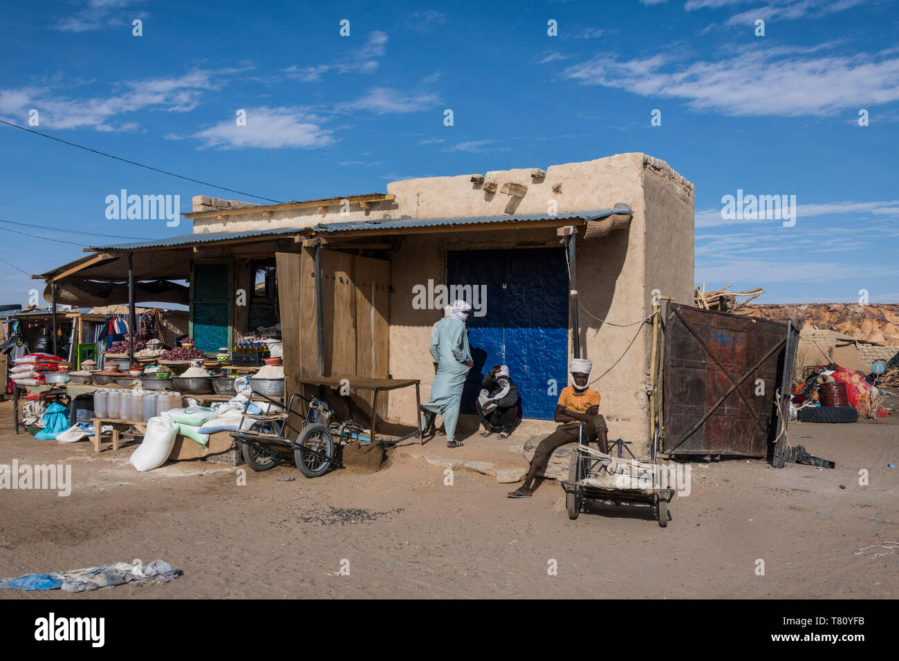 Marktstände in der Wüste Stadt Faya-Largeau, Norden des Tschad, Afrika Stockfoto