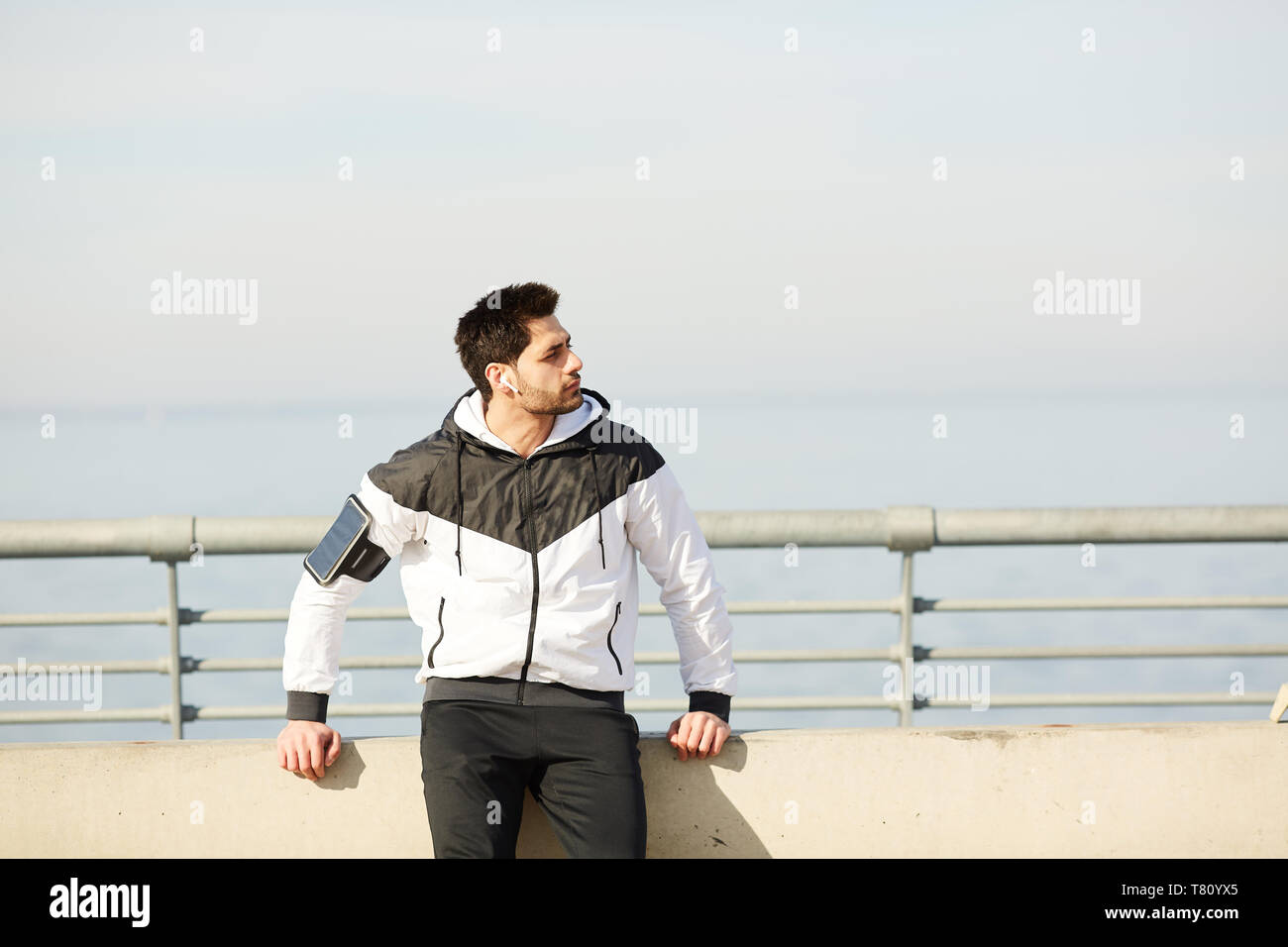 Mann in Sportbekleidung Stockfoto