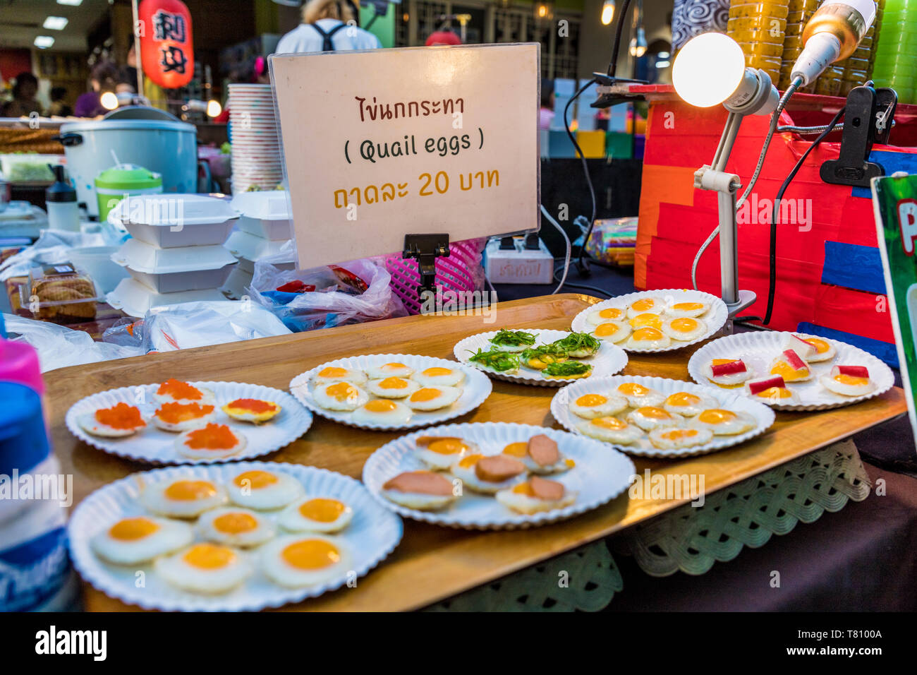 Wachteln Eier zum Verkauf an der berühmten Walking Street Night Market in Phuket Altstadt, Phuket, Thailand, Südostasien, Asien Stockfoto