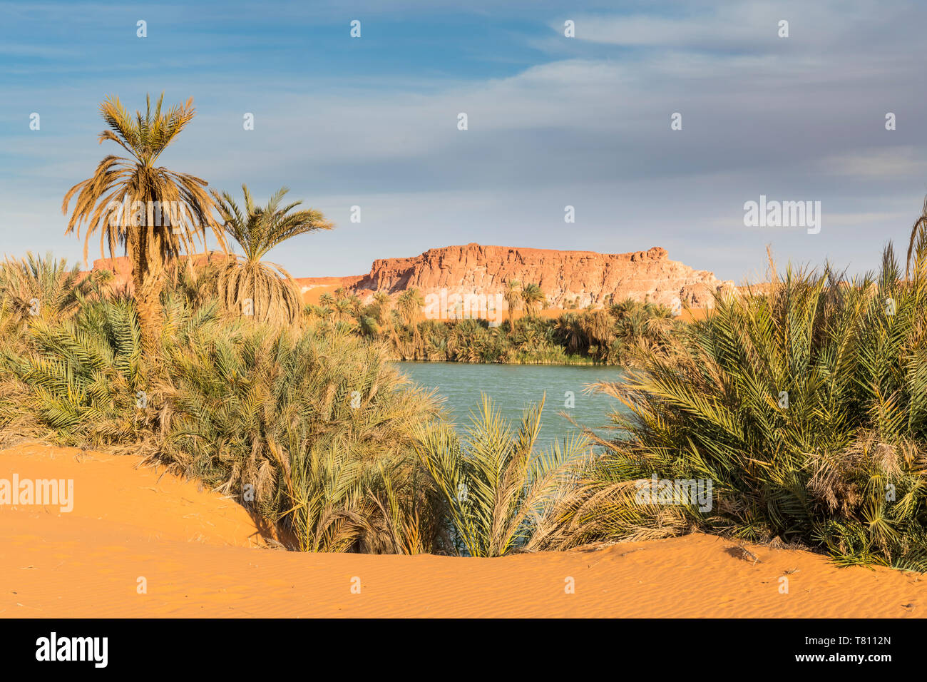 Die Ufer von Ounianga Kebir Teil der Ounianga Lakes, UNESCO-Weltkulturerbe, Norden des Tschad, Afrika Stockfoto